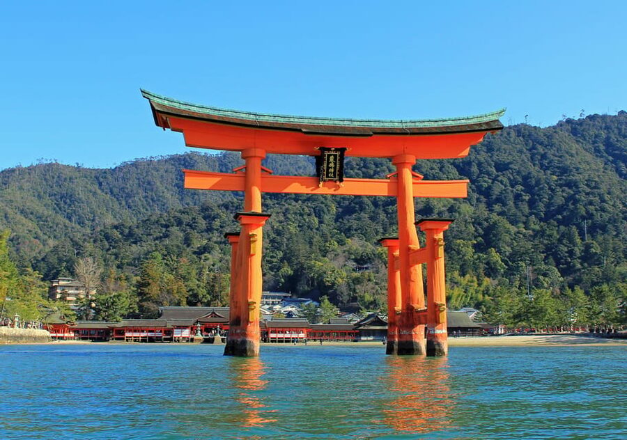 Hiroshima: Hiroshima and Miyajima UNESCO Sites 1-Day Tour - Getting oriented at Hiroshima Station, then rolling out smoothly