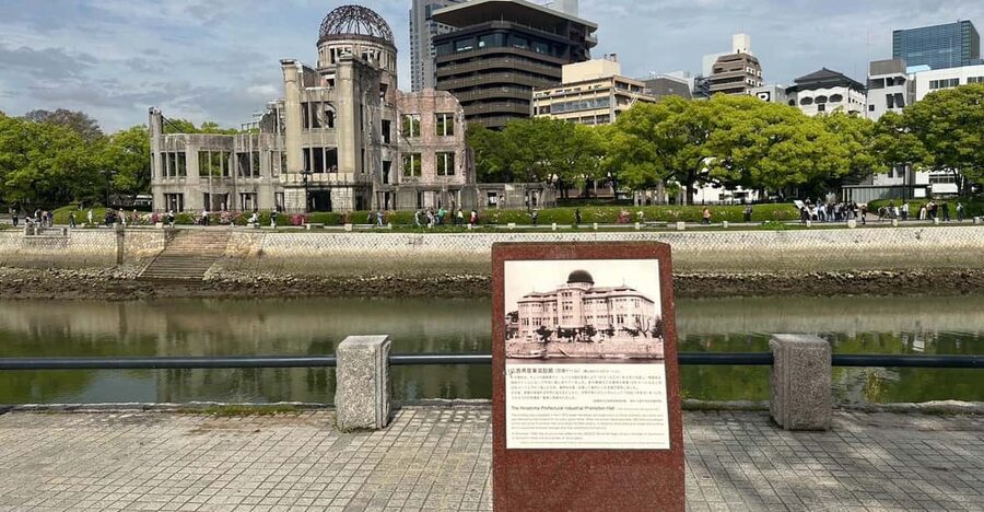 Hiroshima; Hiroshima Peace Memorial Museum and Castle Tour - Inside the Peace Memorial Museum: What the Guide Helps You Catch