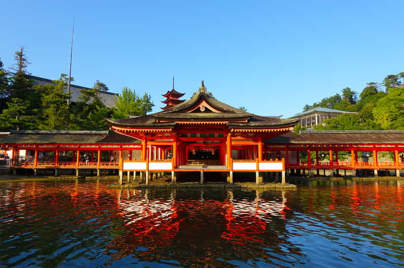 Hiroshima & Miyajima: Full-Day Private Tour & Licensed Guide - Meeting Your Licensed Guide in Hiroshima, and Customizing the Day