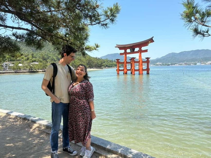 Hiroshima: Miyajima Island Half-Day Tour with Guide - Omotesando shopping street: where snack time becomes strategy