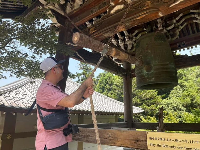 Hiroshima: Miyajima Island Half-Day Tour with Guide - A short secret photo stop and the photo service payoff