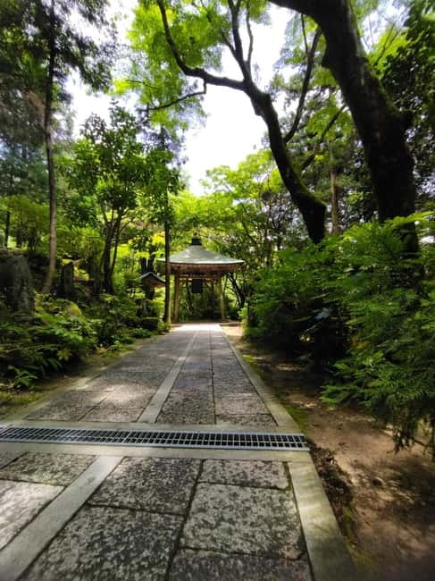 Hiroshima: Peace Park, Castle, and Mitaki Temple E-Bike Tour - Hiroshima Castle ride: getting the city’s layers from the saddle