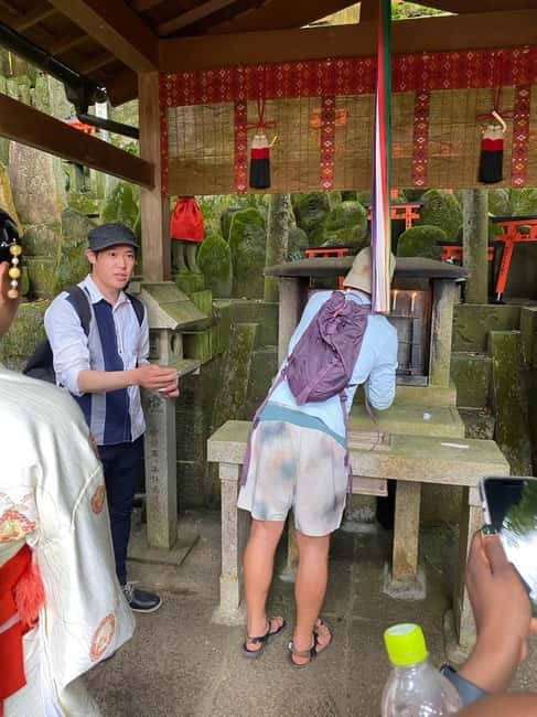 Inside of Fushimi Inari - exploring and lunch with locals - Pacing, group size, and what to wear so you feel comfortable