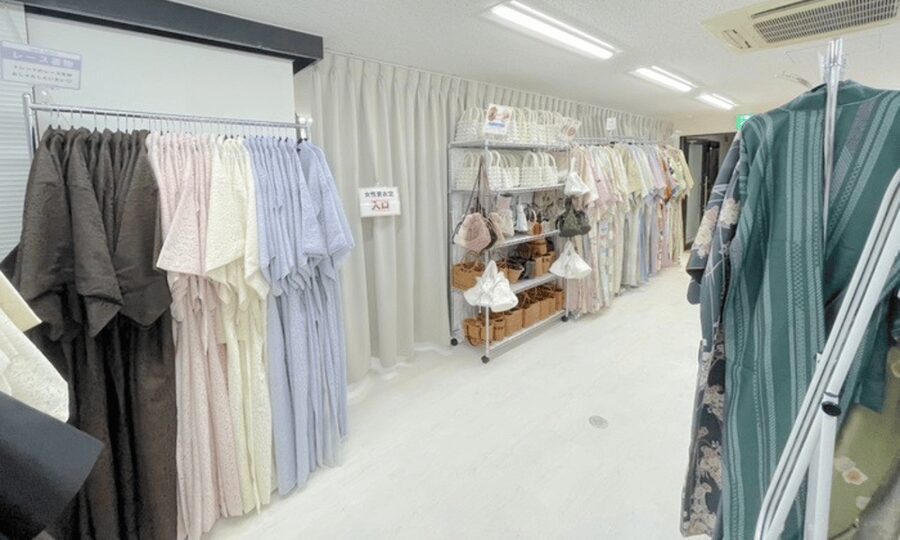 Kanagawa: Kimono Rental in Kamakura Provided by RikaWafuku - Picking the right kimono, choosing freely without the price trap