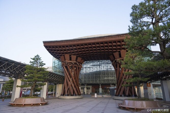 Kanazawa Half Day E-bike Tour - Tea districts by e-bike: Higashi Chaya and Kazuemachi the right way