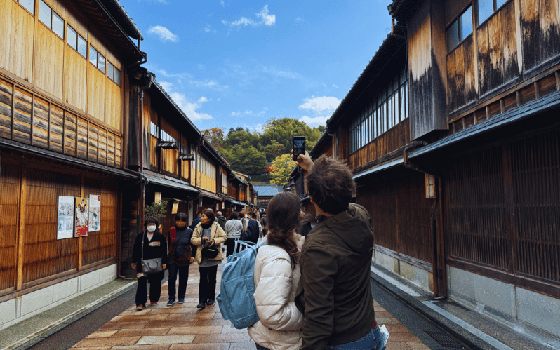 Kanazawa: Half-Day Private Tour - Garden, Castle, Geisha - Entering Kanazawa at Oyama Shrine’s Shinmon Gate