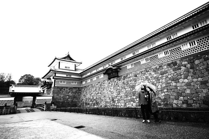 Kanazawa private half day/Photoshoot by professional photographer - Kazuemachi Chayagai (20 minutes): the quieter neighbor