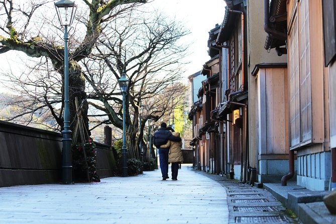 Kanazawa private half day/Photoshoot by professional photographer - The real value: 15 edited photos, chosen by the photographer