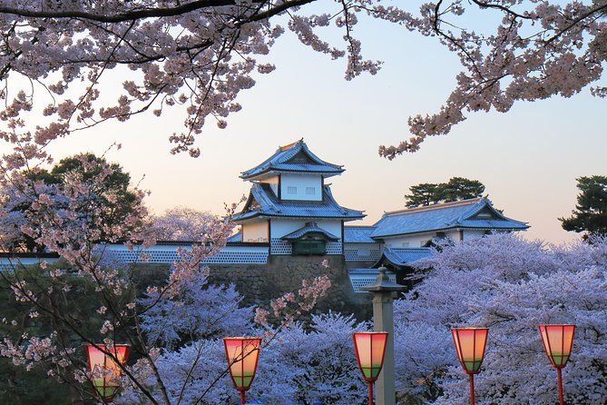 Kanazawa private half day/Photoshoot by professional photographer - How pickup and private transport change the experience