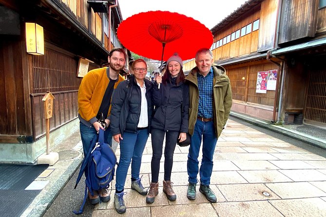 Kanazawa Private Tour: Highlights of an Old Samurai Town - Omicho Market: Where Kanazawa Eats Like Kanazawa