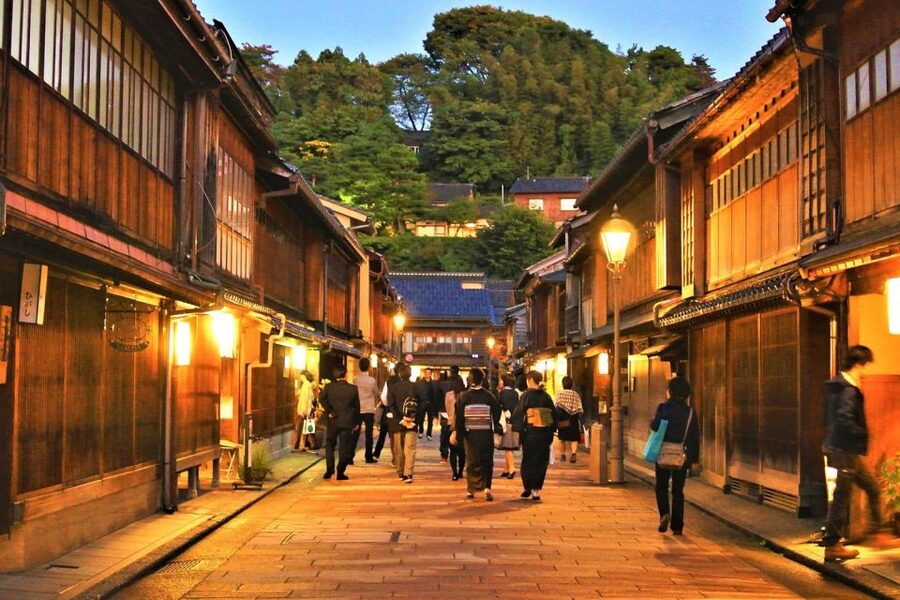 Kanazawa: Private Tour with Local Guide - Why a private Kanazawa walk makes the city click