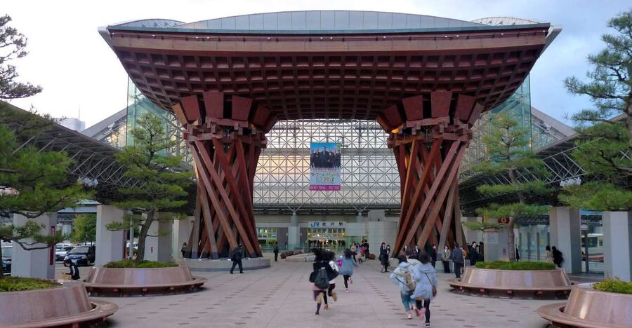 Kanazawa: Private Walking Tour with a Local - How a Lokafyer tour changes Kanazawa from sites to stories