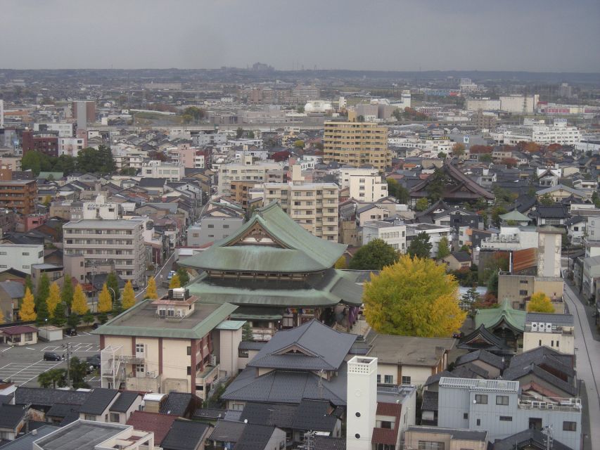 Kanazawa: Private Walking Tour with a Local - The walking route is flexible, so you choose the rhythm