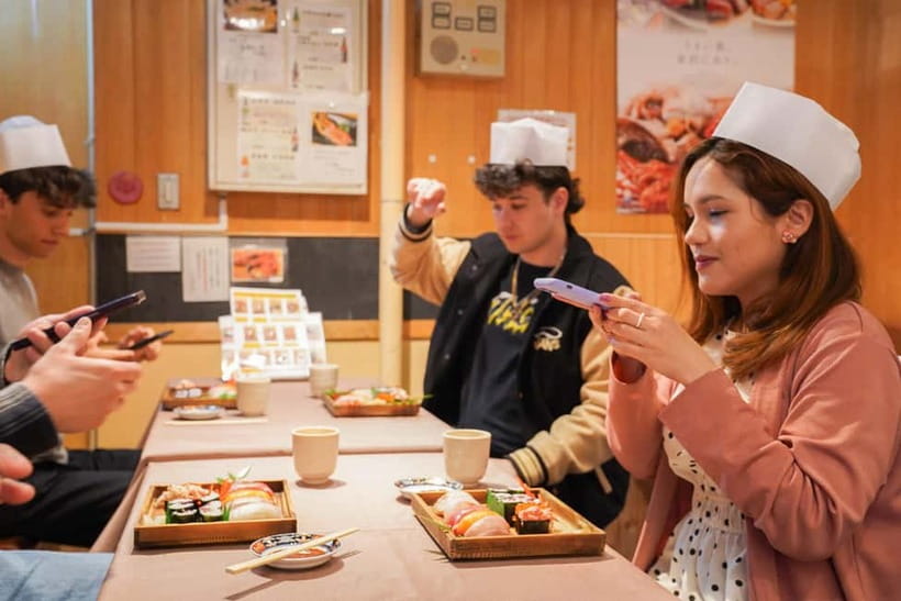 Kanazawa: Sushi Making Experience at Oumicho Market - Tasting your sushi and making photos look good