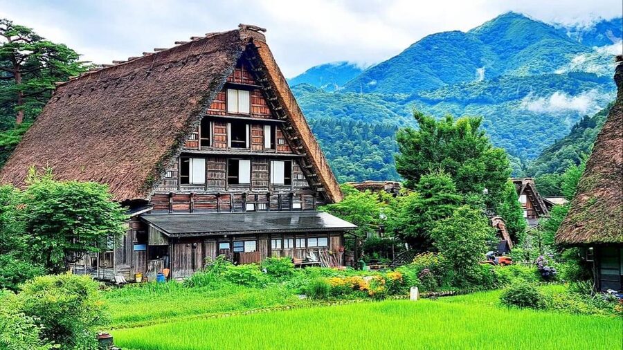 Kanazawa/Takayama: Shirakawago & Takayama Private Day Tour - Price and value: $580 per group up to 3, plus what you should budget