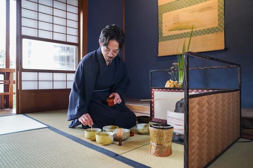 Kanazawa: Tea Ceremony Experience at Kenrokuen - Seasonal scenery at Kenrokuen: what to look for when you drink