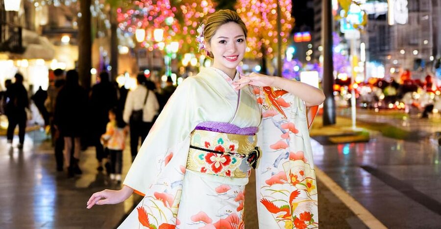 Kimono photoshoot-Includes 100 photo data - The studio session with cherry blossoms all year round