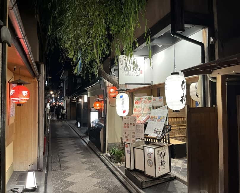 Kioto: Gion Tour, recorrido a pie (Español/Castellano) - Entering Gion, not as a postcard but as a neighborhood