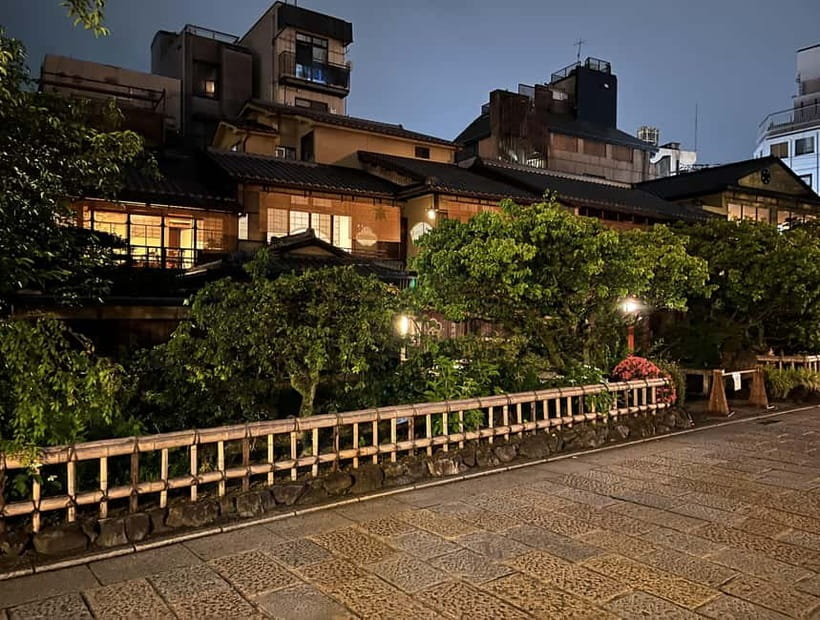 Kioto: Gion Tour, recorrido a pie (Español/Castellano) - Stop-by-stop: Pontocho alleys, the Kamogawa area, and the meaning of bridges