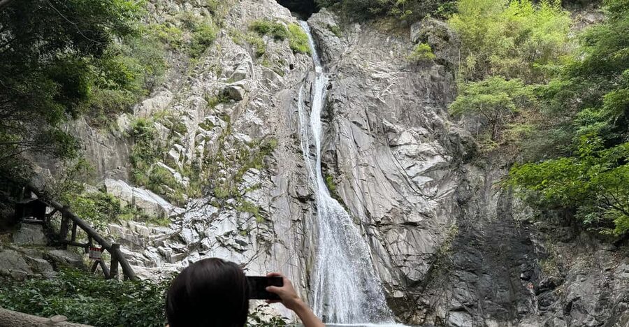 Kobe: Guided Tour of Nunobiki Waterfalls and Herb Garden - Starting at JR Shin-Kobe Station, then moving into real quiet