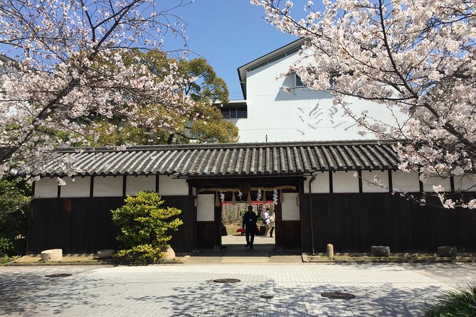 KOBE Sake Tasting Tour at Breweries (tasting fee included) - Guide Energy, Cooling Breaks, and the Small-Group Difference