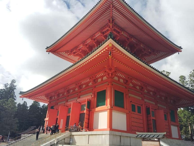 Koyasan: Half-Day Guided Tour of Okuno-in & Key Temples - Okuno-in inner sanctuary: the monk’s tomb, cedar shade, and quiet focus
