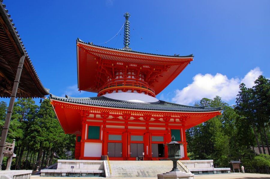 Koyasan: Mt. Koya Guided Private Walking Day Tour - Why Mt. Koya Feels Different When You Do It With a Guide