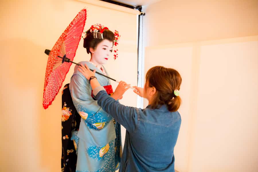 Kyoto: 2-Hour Maiko Makeover and Photo Studio Shoot - The Wig, Hair Accessories, and Posing Like You Mean It