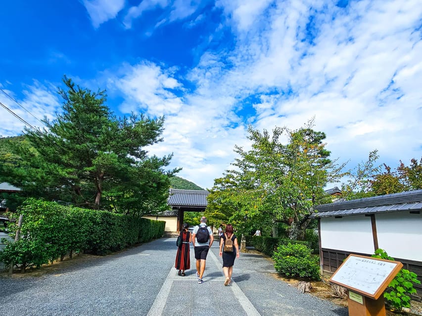 Kyoto: Arashiyama Bamboo Grove 3-Hour Guided Tour - Tenryuji Temple and Okochi Sanso, with the entry tickets handled