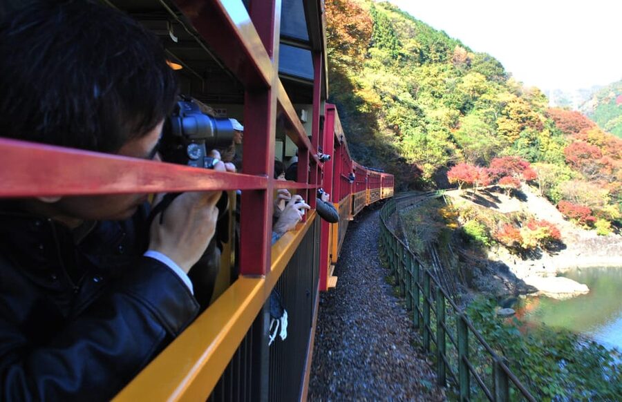 Kyoto: Arashiyama Tour with optional Sagano Romantic Train - How the guides shape your day, from Shingo to Eloise to Leo