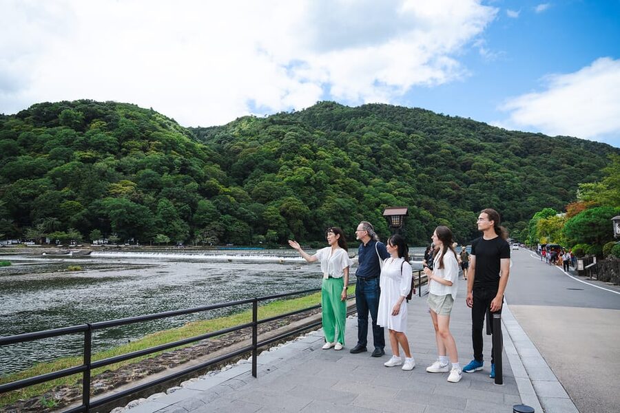 Kyoto: Arashiyama Walking Tour with Local Guide - Hogon-in Temple Zen gardens: what the guide actually brings to the visit