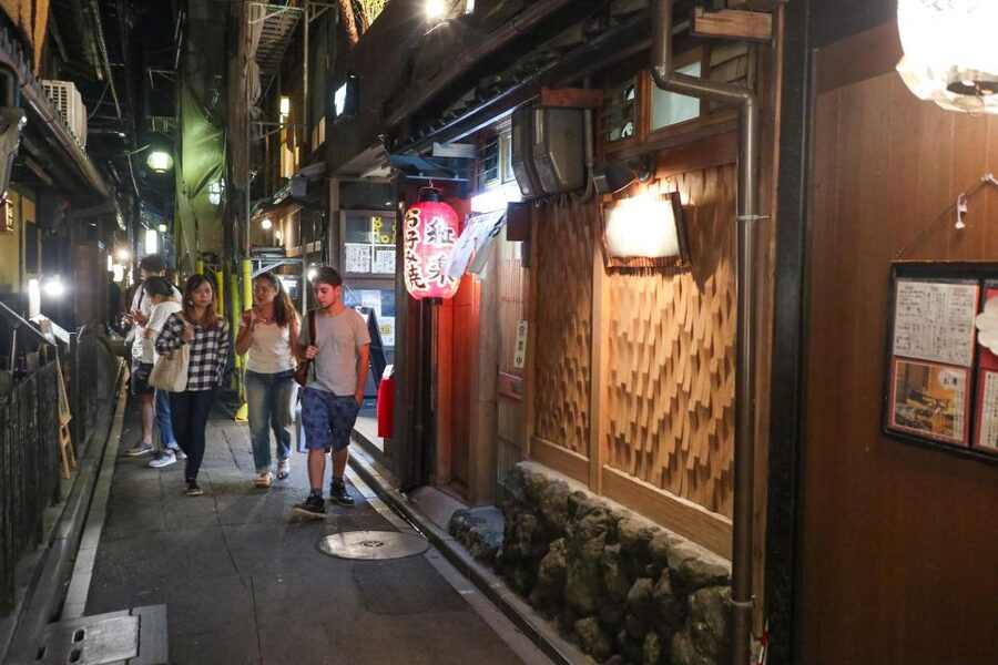 Kyoto : Bar Hopping Tour in Pontocho Alley at Night - Price Check: Is $120 Worth It for Kyoto Bar Hopping?