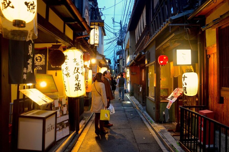 Kyoto: Casual Pontocho Evening Food Tour - The Guide Makes It: Stories, Choices, and Family-Friendly Energy
