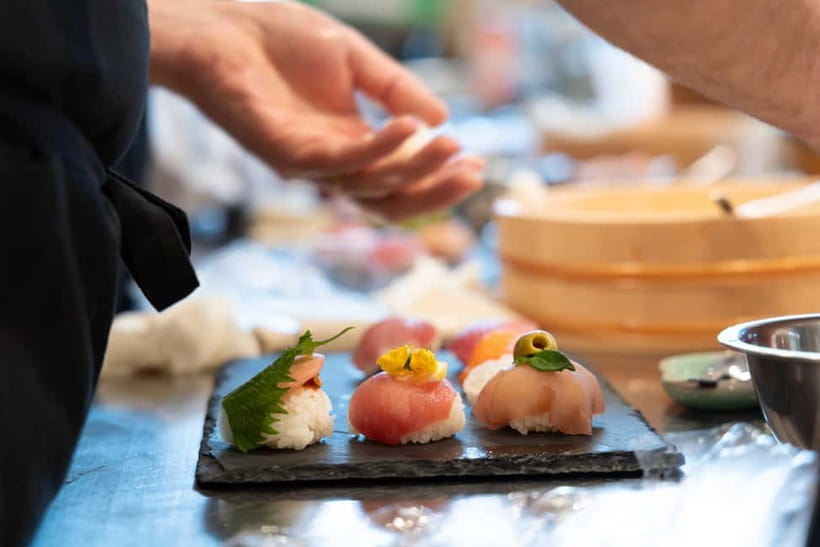 Kyoto: Enjoy Sushi & Market Tour! Best for Family & Couple! - Price value for a 2-hour, small-group food lesson