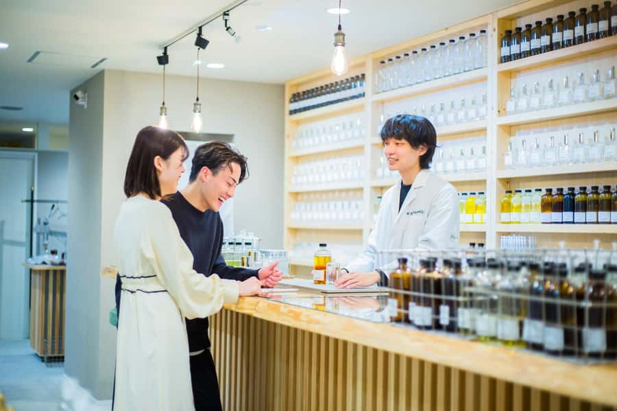 kyoto:Experience creating one-of-a-kind special fragrances - Step into the boutique and sample at your pace