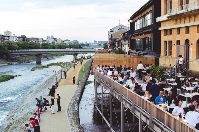 Kyoto Foodie Night Tour - Pontocho stroll, a quick stop with big atmosphere