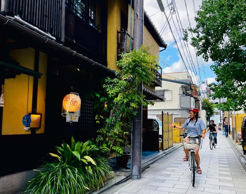 Kyoto: Fushimi Inari Shrine and Tofukuji Temple E-Bike Tour - Gion district cruising, Geisha customs, and everyday Kyoto streets