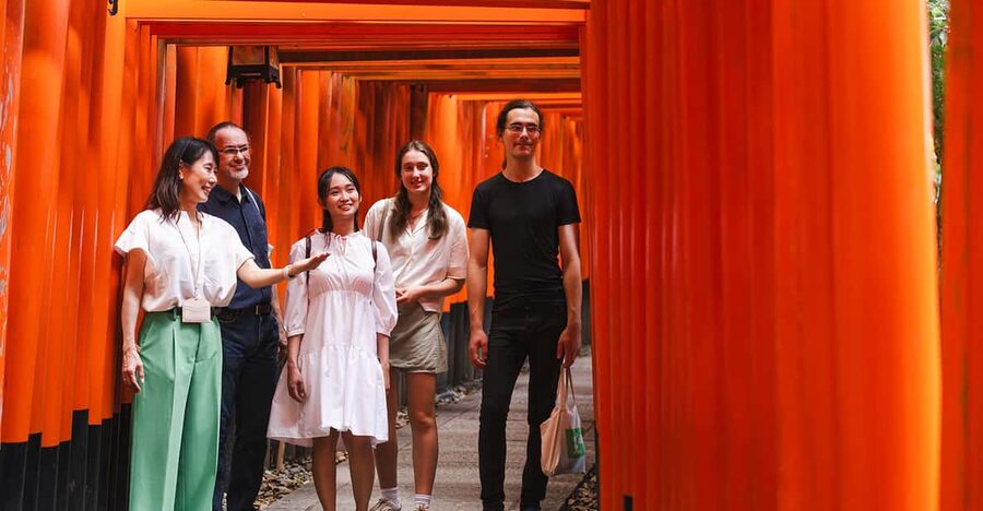 Kyoto: Fushimi Inari Taisha Shrine Walking Tour with Guide - Fushimi Inari Taisha: torii gates, architecture, and walking rhythm