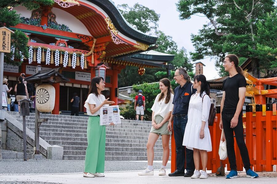 Kyoto: Fushimi Inari Taisha Shrine Walking Tour with Guide - How the tour structure keeps it to about two hours