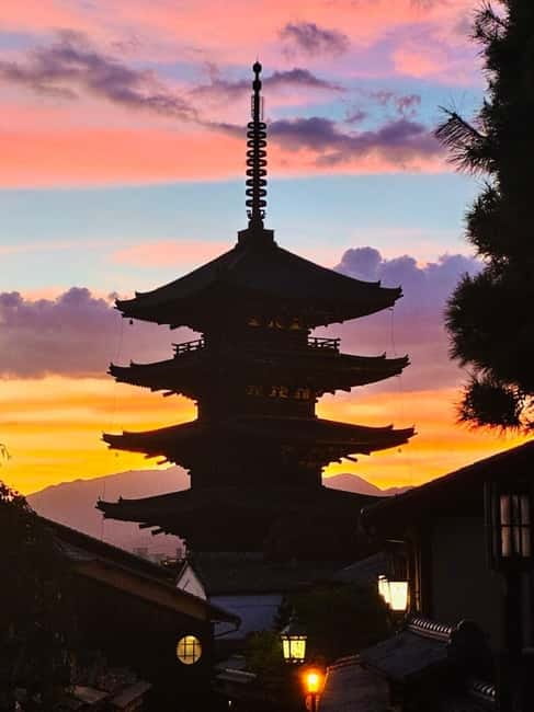Kyoto Geisha Walking Tour: Gion District & Hidden Gems - Walking Gion with Geiko and Maiko in Mind