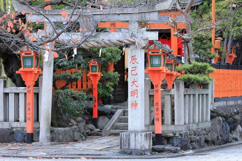 Kyoto Geisha Walking Tour: Gion District & Hidden Gems - The 2-Hour Route Through Gion’s Main Stage and Hidden Corners