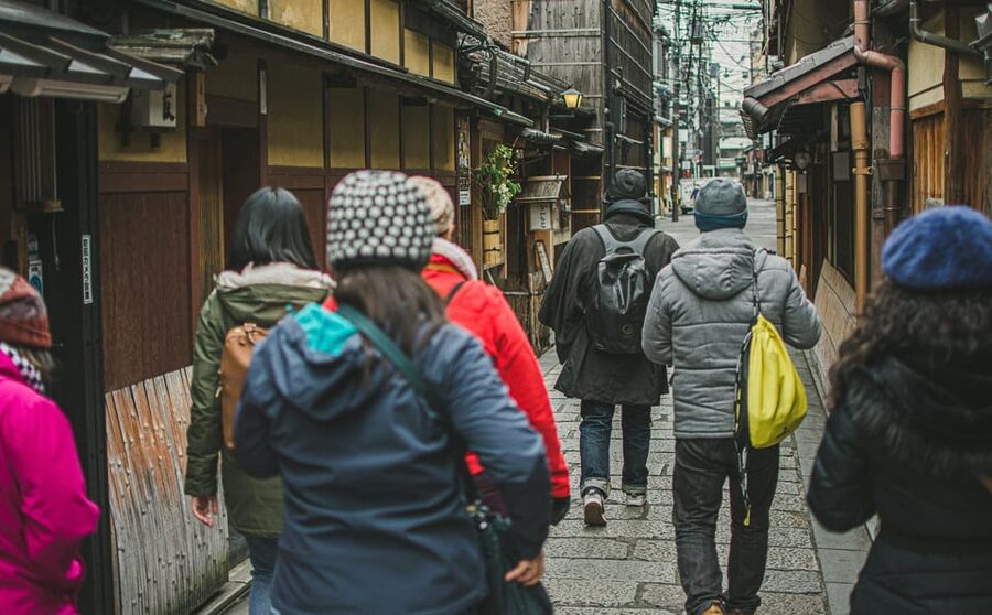Kyoto: Gion Cultural Walk with Geisha Show - The 1.5-hour Gion district walk: history you can actually place