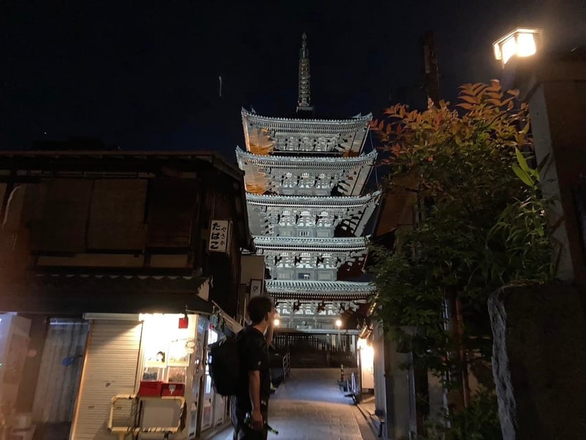 Kyoto: Gion Evening Walk with Hidden Gems, Geisha & Sake - Finish at Yasaka Shrine, where the night lands