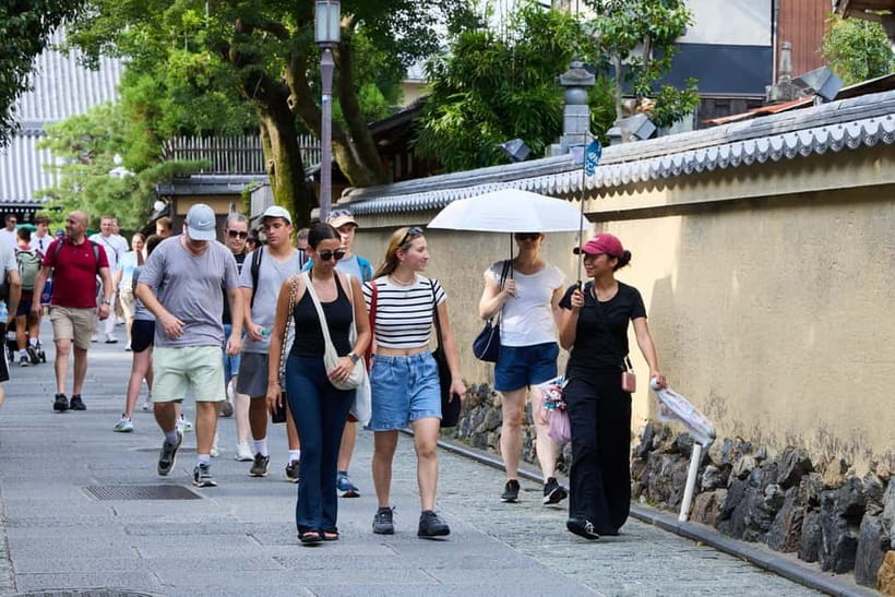 Kyoto: Gion Geisha District Walking Tour and Hidden Gems - Meeting at Ben’s Cookies Kyoto Shijo, then the guide takes over