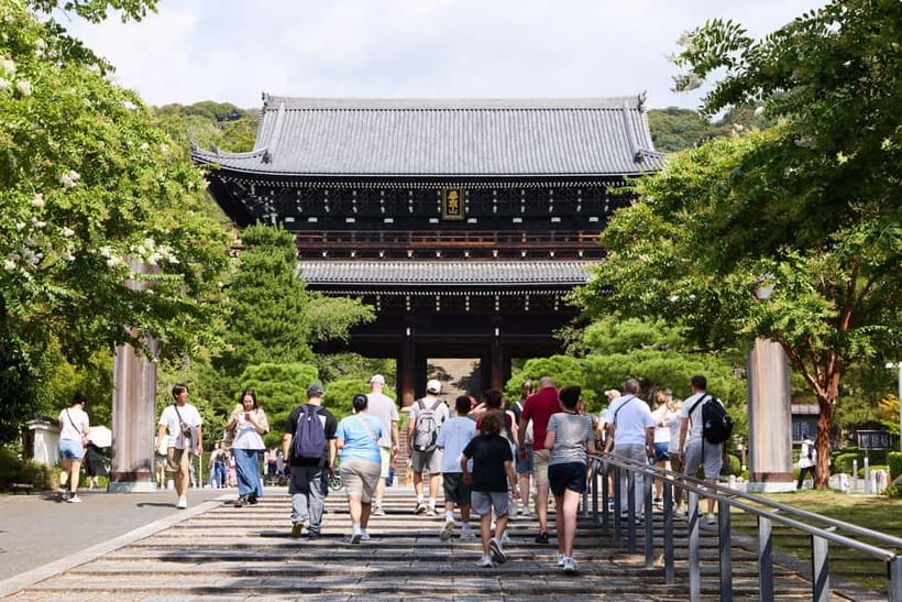 Kyoto: Gion Geisha District Walking Tour and Hidden Gems - Gion Tatsumi Bridge: a classic scene with purpose