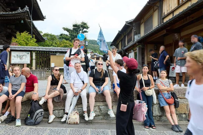 Kyoto: Gion Geisha District Walking Tour and Hidden Gems - Hōkan-ji Temple and the Higashiyama stone-stair rhythm