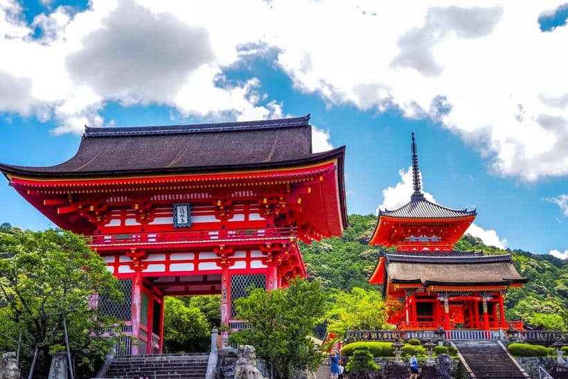 Kyoto: Gion Geisha District Walking Tour and Hidden Gems - Steps, shoes, and how to keep your day enjoyable