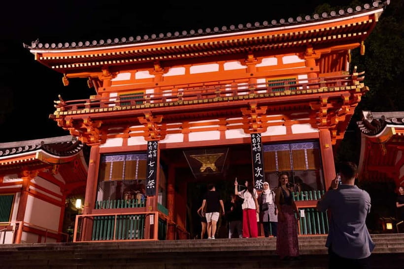 Kyoto: Gion Geisha District Walking Tour - Stories of Geisha - Pace, Timing, and Photo Moments in a Two-Hour Walk