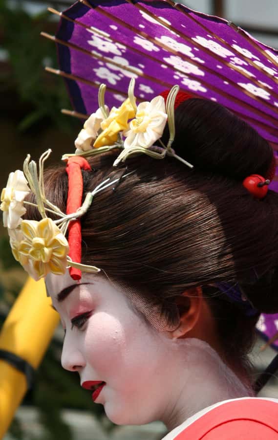 Kyoto: Gion Geisha District with Souvenir and Snack - Night in Gion: why this walking tour works