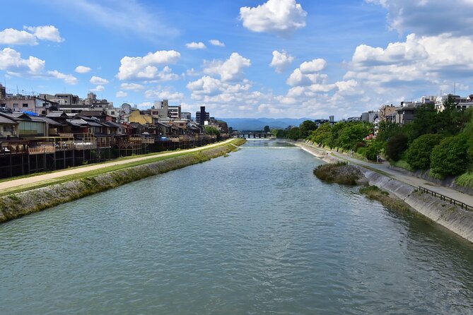Kyoto Gion Historical Walking Tour - Ninen-zaka and Sannen-zaka slopes: cobblestones, shops, and souvenirs
